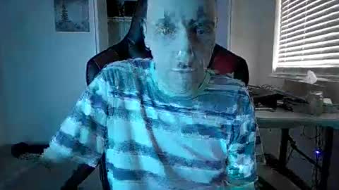 Snapshot of fun4u2tx chatting on April 6, 10:11 pm fun4u2tx online show from April 6, 10:11 pm