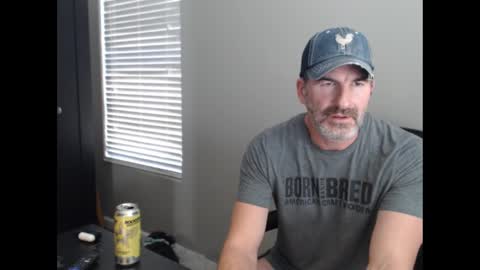 Snapshot of funfitmalelv2 chatting on January 4, 9:20 pm funfitmalelv2 online show from January 4, 9:20 pm