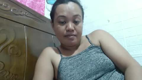 Snapshot of funluvnpinay4u chatting on January 6, 12:42 pm MAE online show from January 6, 12:42 pm