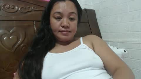 Snapshot of funluvnpinay4u chatting on January 7, 1:13 pm MAE online show from January 7, 1:13 pm