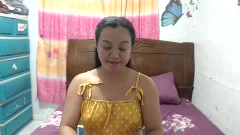 Snapshot of funluvnpinay4u chatting on January 18, 12:42 pm MAE online show from January 18, 12:42 pm