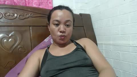 Snapshot of funluvnpinay4u chatting on January 19, 12:53 pm MAE online show from January 19, 12:53 pm