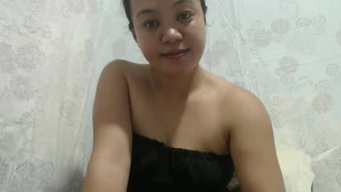 Snapshot of funluvnpinay4u chatting on February 15, 12:29 am MAE online show from February 15, 12:29 am