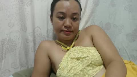 Snapshot of funluvnpinay4u chatting on February 17, 2:41 am MAE online show from February 17, 2:41 am