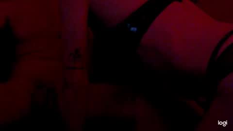 Snapshot of funnycouple8283 chatting on January 4, 2:03 am Funtimescouple online show from January 4, 2:03 am