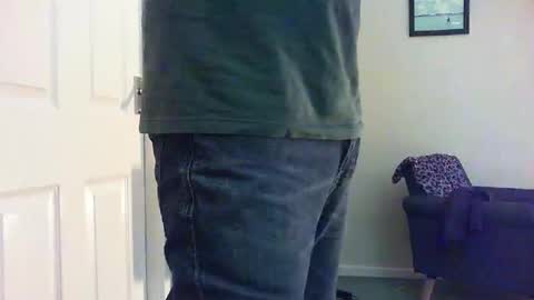 Snapshot of funslimguy chatting on February 9, 5:28 pm Funslimguy online show from February 9, 5:28 pm