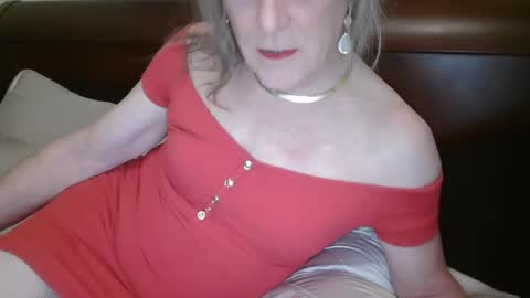 Snapshot of funtimetgirl chatting on February 15, 10:33 am Jessie Love online show from February 15, 10:33 am