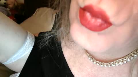 Jessie Love online show from December 20, 11:50 am