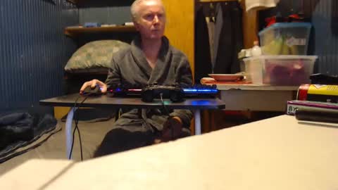 Snapshot of furosz chatting on December 31, 4:14 pm furosz online show from December 31, 4:14 pm