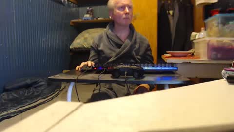 Snapshot of furosz chatting on January 26, 5:44 pm furosz online show from January 26, 5:44 pm