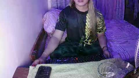 Snapshot of future_bride chatting on February 6, 1:03 pm future_bride online show from February 6, 1:03 pm