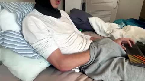 Snapshot of fuzzie_07 chatting on February 10, 10:19 pm fuzzie_07 online show from February 10, 10:19 pm