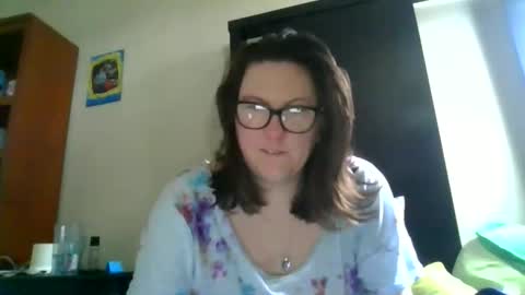 fuzzypeaches87 online show from April 13, 2:55 pm