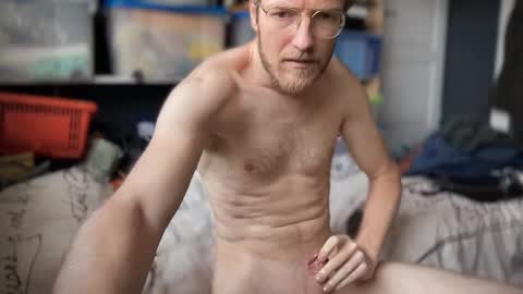 Snapshot of g00nst4r chatting on December 17, 11:06 am g00nst4r online show from December 17, 11:06 am