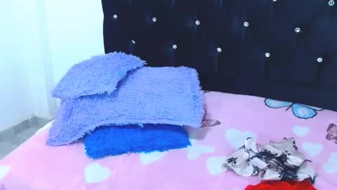 Snapshot of gabi_jhons_23 chatting on November 12, 9:53 am gabi_jhons_23 online show from November 12, 9:53 am