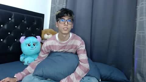 gabriel_x18 online show from January 18, 9:29 pm