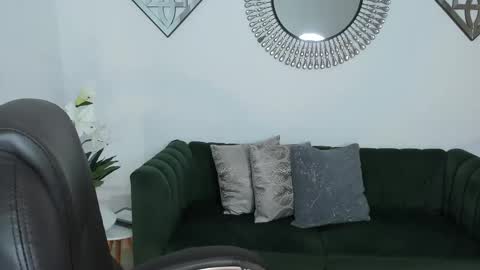 gabriella_evans_ online show from February 18, 1:45 am