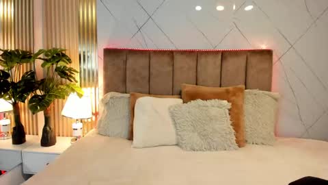 gabriella_santoss online show from April 21, 6:23 pm