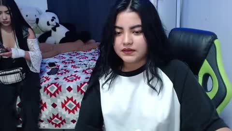 Snapshot of gaby_foz chatting on December 12, 1:32 am Gabriela online show from December 12, 1:32 am