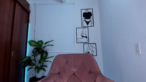 Snapshot of gaby_girl chatting on January 24, 11:56 pm online show from January 24, 11:56 pm