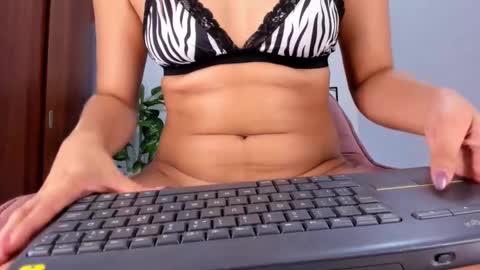 Snapshot of gaby_girl chatting on February 13, 2:01 am online show from February 13, 2:01 am