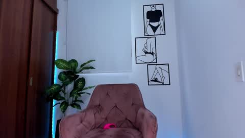 Snapshot of gaby_girl chatting on February 17, 9:08 pm online show from February 17, 9:08 pm
