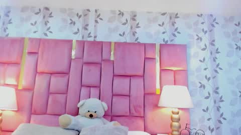 Snapshot of gabymoreau chatting on March 5, 9:33 pm gabymoreau online show from March 5, 9:33 pm