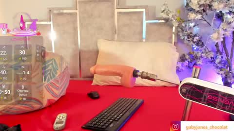 Snapshot of gabyyjones chatting on October 4, 11:30 am gabyyjones online show from October 4, 11:30 am
