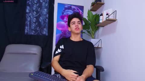 Snapshot of gael_moon chatting on February 14, 7:21 pm Gael Moon online show from February 14, 7:21 pm