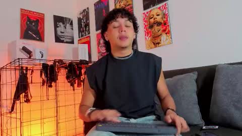 Snapshot of gaeloconner chatting on December 5, 4:10 am Gael Conner online show from December 5, 4:10 am