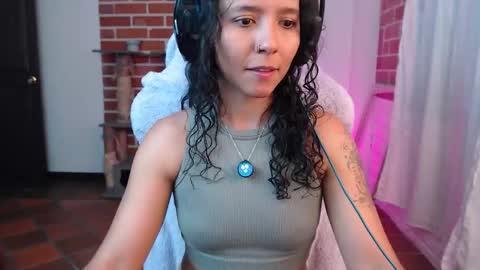 Snapshot of gaia_333 chatting on February 9, 8:57 pm Lenna 3 online show from February 9, 8:57 pm