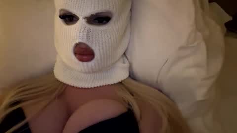 Feetbaabe online show from May 10, 7:30 pm