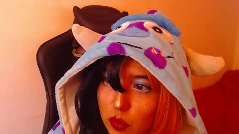 Kate 3 online show from November 17, 7:30 pm