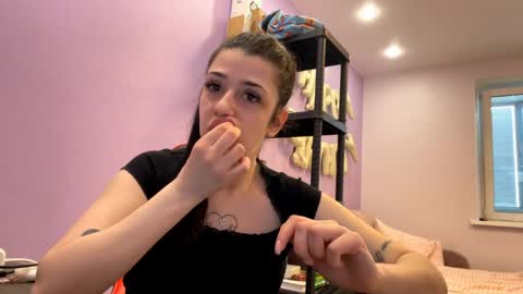 Snapshot of galanavan chatting on May 19, 9:48 am Nika online show from May 19, 9:48 am