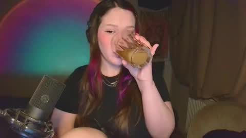 Snapshot of gamergirl01 chatting on February 23, 4:32 am Alex brb in 2 hours online show from February 23, 4:32 am
