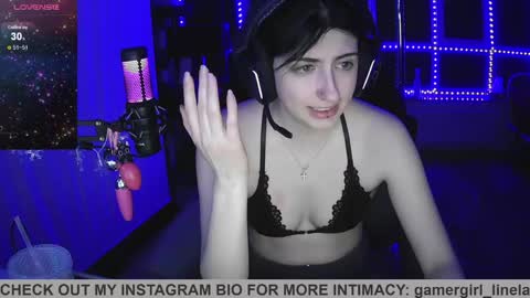 Snapshot of gamergirl_linela chatting on April 8, 12:21 am gamergirl_linela online show from April 8, 12:21 am