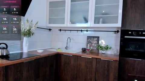 Snapshot of garden_flower chatting on February 4, 9:17 am Violla online show from February 4, 9:17 am