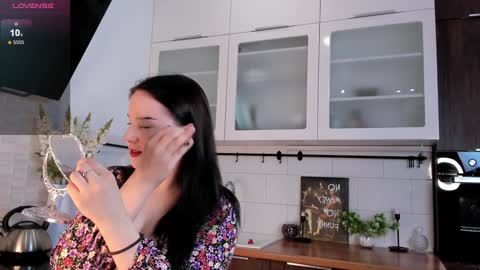 Snapshot of garden_flower chatting on February 5, 3:13 am Violla online show from February 5, 3:13 am