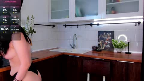 Snapshot of garden_flower chatting on February 6, 6:51 am Violla online show from February 6, 6:51 am