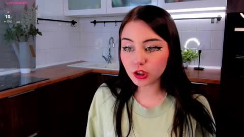 Snapshot of garden_flower chatting on February 6, 9:53 am Violla online show from February 6, 9:53 am