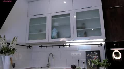 Snapshot of garden_flower chatting on February 13, 4:11 am Violla online show from February 13, 4:11 am