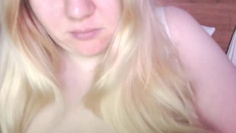 Snapshot of gardens_emmannuelle chatting on February 28, 3:46 pm Rose online show from February 28, 3:46 pm