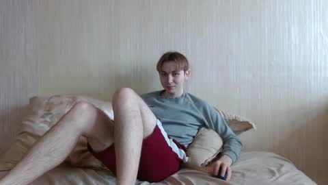 Snapshot of gary_snail33257 chatting on November 2, 9:44 am meow online show from November 2, 9:44 am