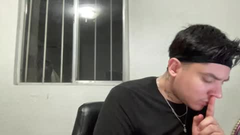 Snapshot of garypinepineapple chatting on April 23, 7:09 am garypinepineapple online show from April 23, 7:09 am