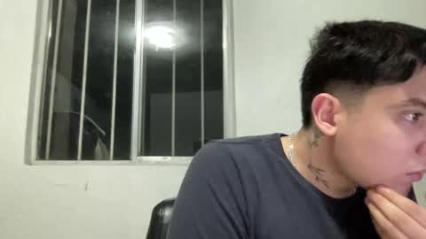 Snapshot of garypinepineapple chatting on April 25, 6:16 am garypinepineapple online show from April 25, 6:16 am