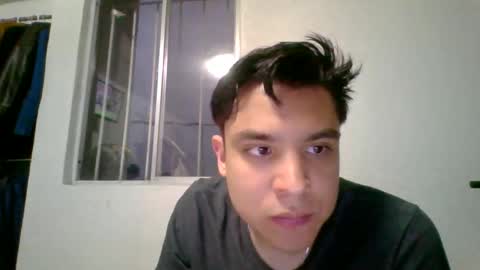 Snapshot of garypinepineapple chatting on May 4, 1:12 am garypinepineapple online show from May 4, 1:12 am