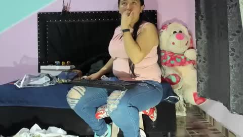 Snapshot of gaticahot001 chatting on December 25, 12:59 am Diana online show from December 25, 12:59 am