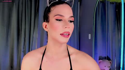 Snapshot of gatitavenecis1 chatting on January 22, 2:35 pm Vnecis Marn online show from January 22, 2:35 pm