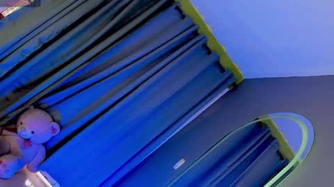 Snapshot of gatitavenecis1 chatting on February 4, 8:28 pm Vnecis Marn online show from February 4, 8:28 pm