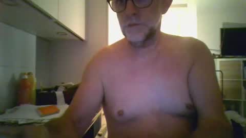 Snapshot of gaulis72 chatting on January 2, 9:50 pm gaulis72 online show from January 2, 9:50 pm
